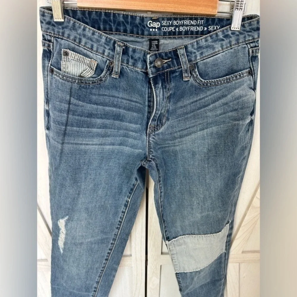 💋Gap Sexy boyfriend fit coupe jeans 👖 distressed patches crop 2